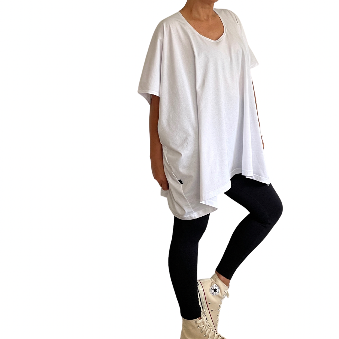 oversized box tee, organic cotton tee, white box tee, sustainable clothing, relaxed fit tee, New Zealand-made clothing, 100% organic cotton, women’s box tee, everyday essentials, organic cotton shirt, comfortable oversized tee, eco-friendly fashion, sustainable fashion, wardrobe staples, high-quality cotton tee.