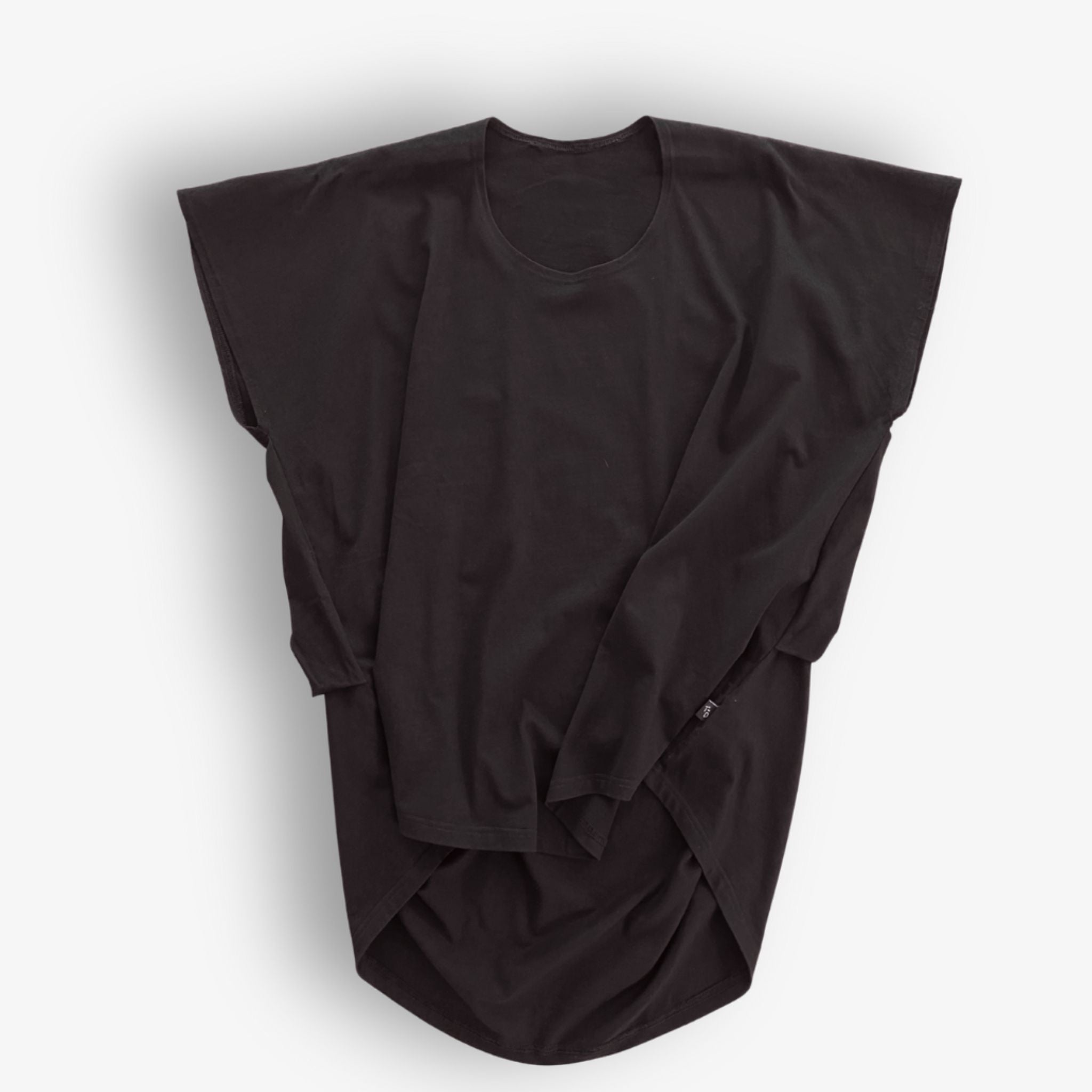 Detail of black high low hem cotton t-shirt by Two Daughters