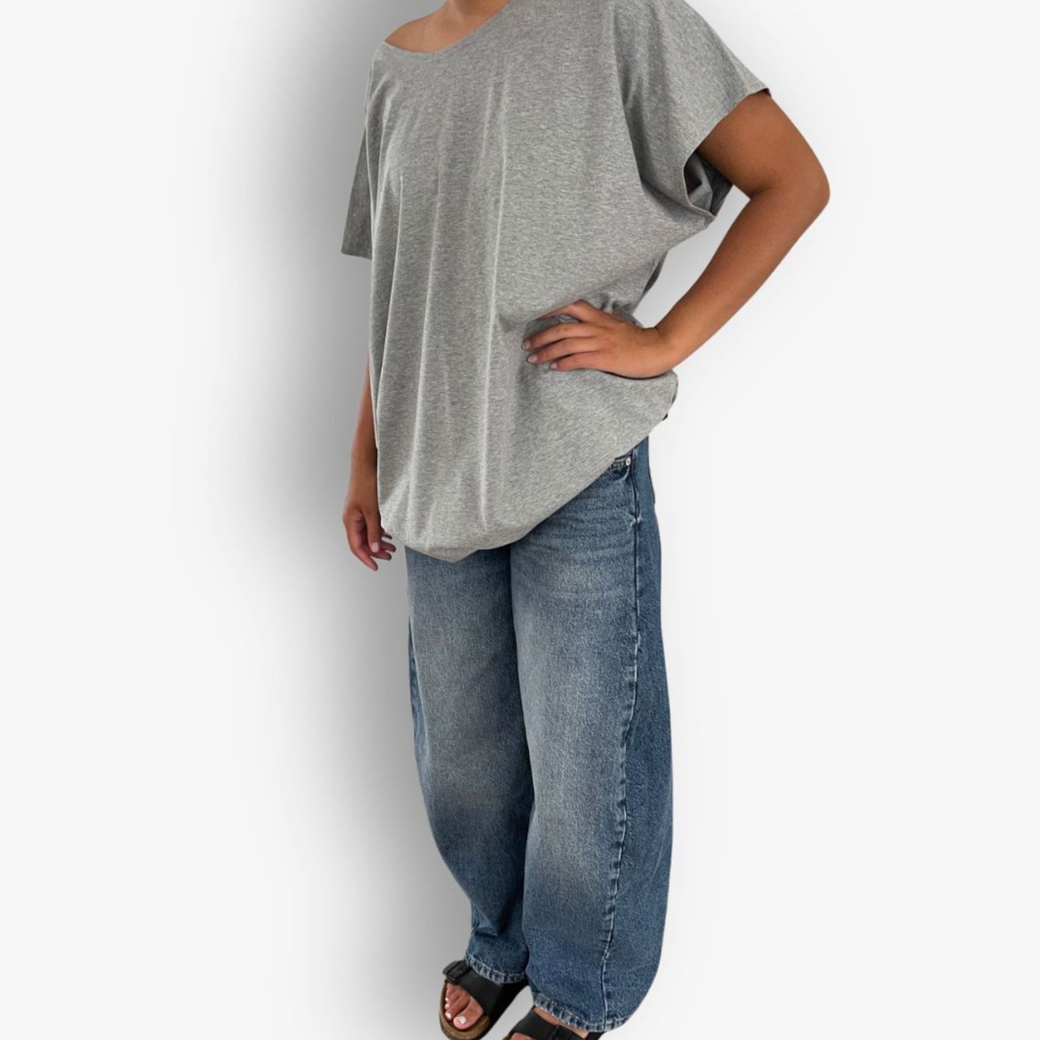 Grey marle round neck short sleeve t-shirt by Two Daughters with relaxed oversized fit and circular hemline.